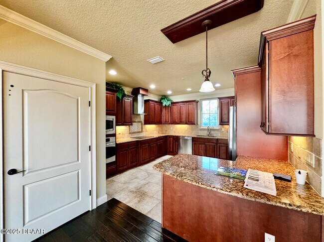 Building Photo - 5090 Riverside Dr