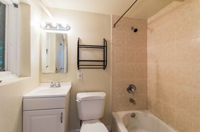 Building Photo - 94A Marion St