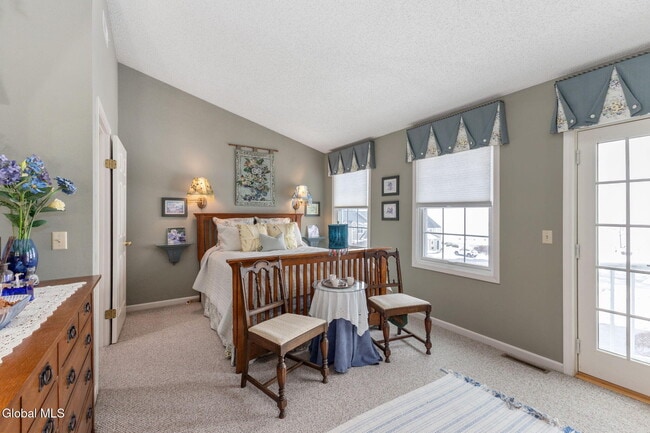 Building Photo - 158 Kaydeross Park Rd