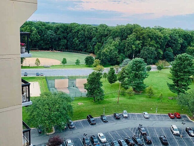 Building Photo - 7401 Westlake Terrace