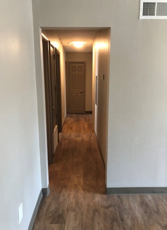 Building Photo - Cavelier Court Apartments