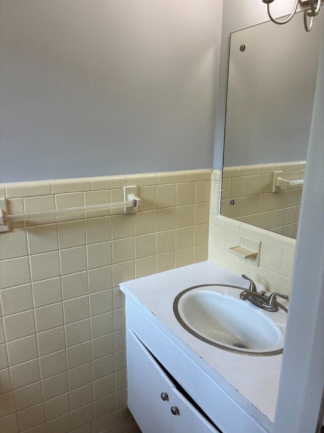 Building Photo - 5236 Lakehaven Ct