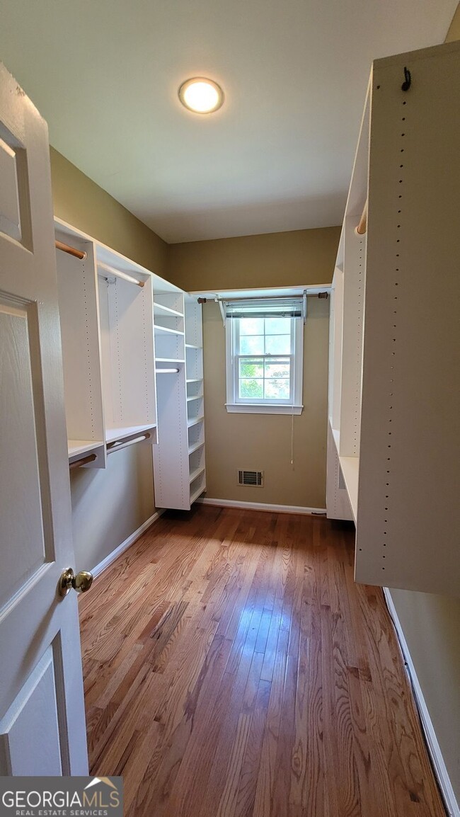 Building Photo - 5005 Johns Creek Ct