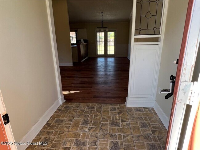 Building Photo - 1300 Eldron Blvd SE