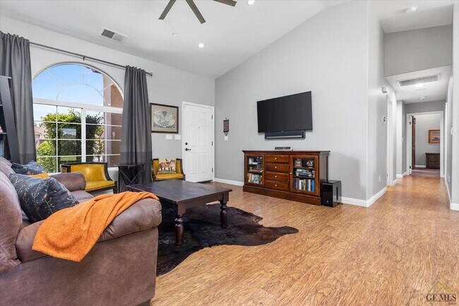 Building Photo - Northwest Home!