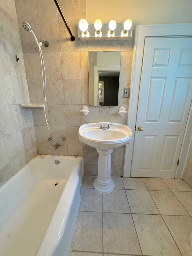 Building Photo - Charming Two-Bedroom Single Family Home with Detached Garage