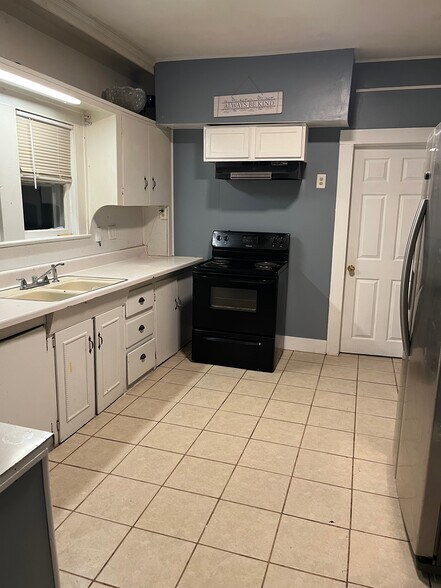 Building Photo - 1917 N 8th St