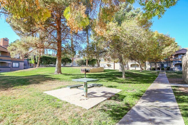 Building Photo - 211 Mission Laguna Ln