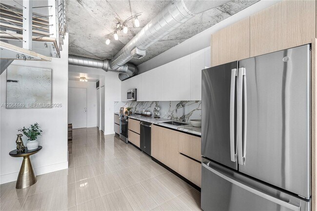 Building Photo - 690 SW 1st Ct