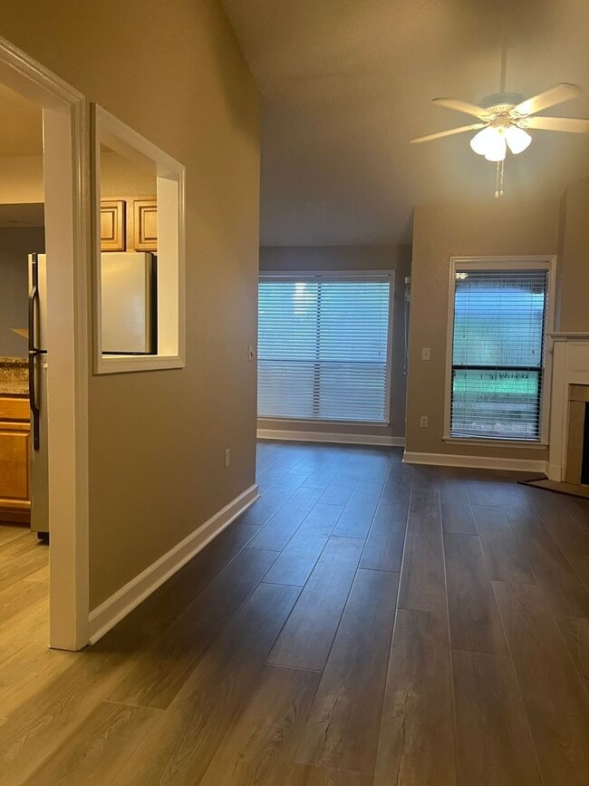 Building Photo - 2/2 first floor unit in Village Townhomes ...