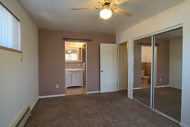 Building Photo - 2565 Willow Ln