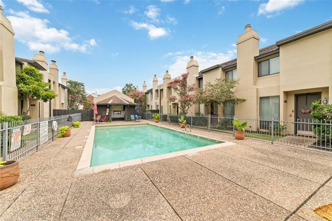 Building Photo - 1116 Bering Dr