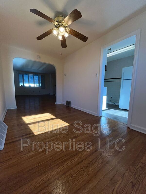 Building Photo - 202 Davis Ave