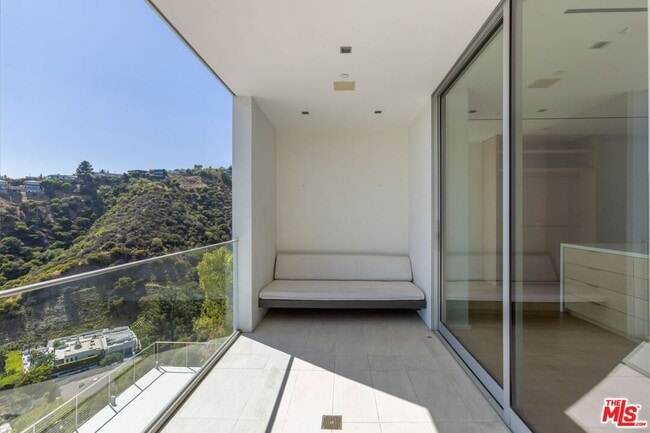 Building Photo - 1853 Sunset Plaza Dr