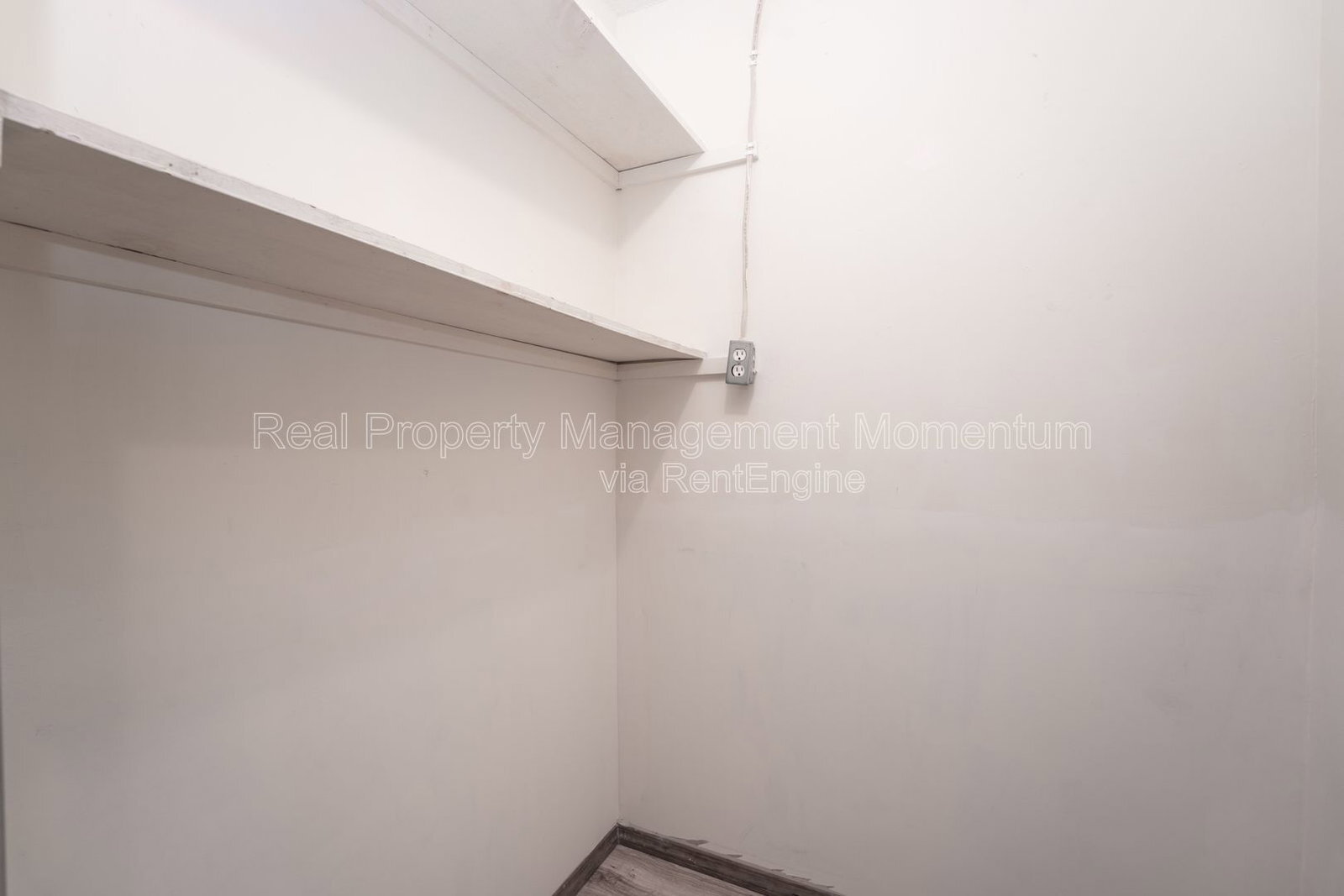 Building Photo - 716 E Locust St