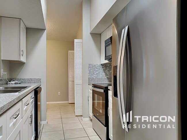 Building Photo - 9574 Villiers Dr N