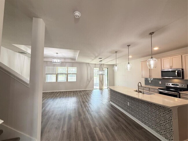 Building Photo - 7360 Pool Compass Loop