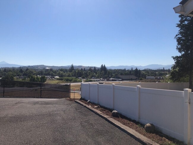Building Photo - 3 Bed / 2 Bath Home with RV Parking in Eag...