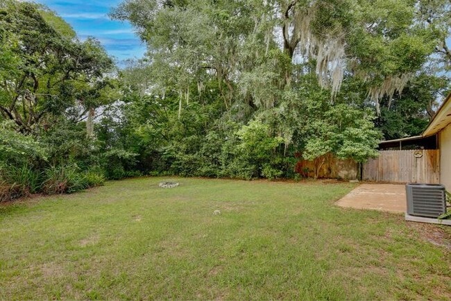 Building Photo - Spacious Duplex with 2-Car Garage in Longwood!