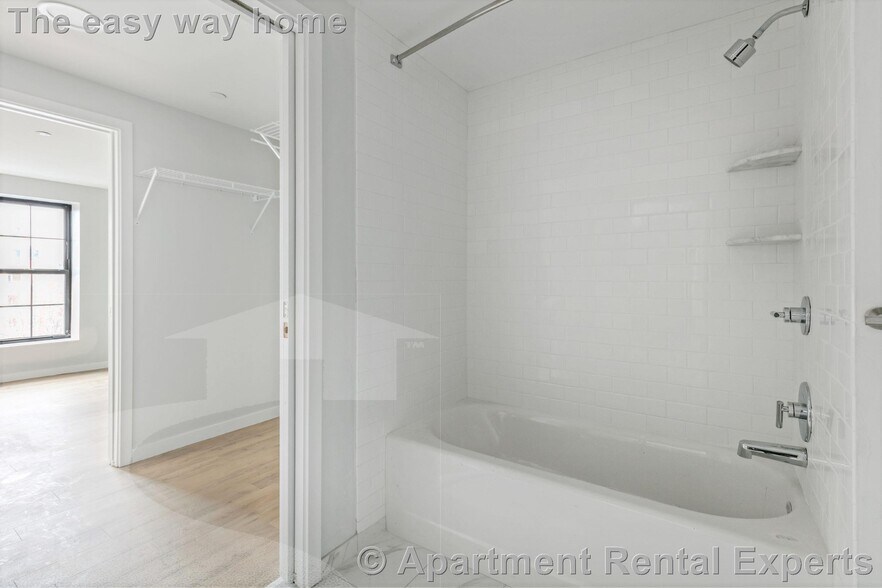 Building Photo - 10 Soden St