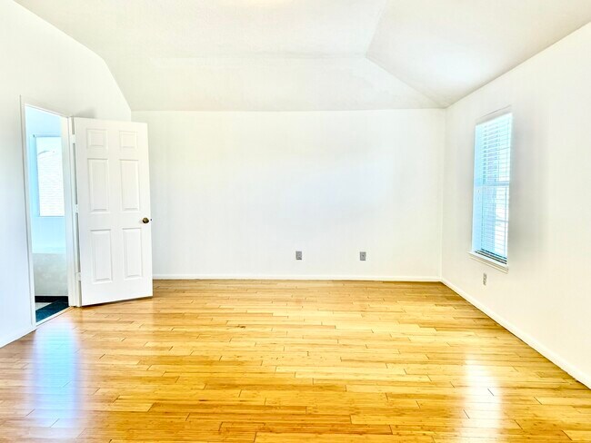 Building Photo - 7110 Favian Ct