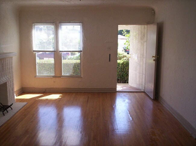 Dining room to Living room - 4354 Coolidge Ave