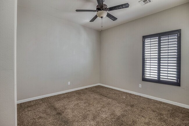 Building Photo - Beautiful East side House