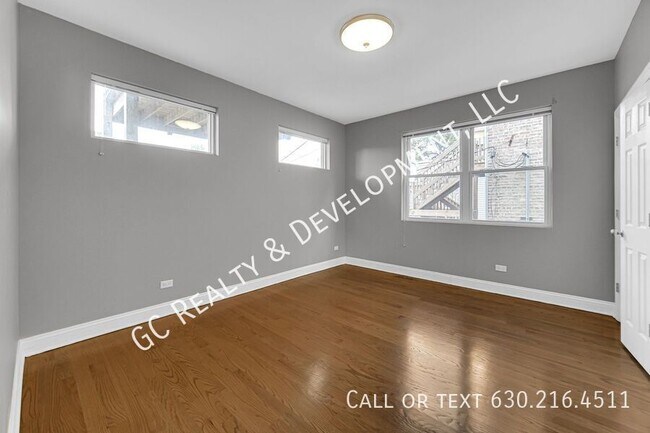 Building Photo - 1048 N Lawndale Ave