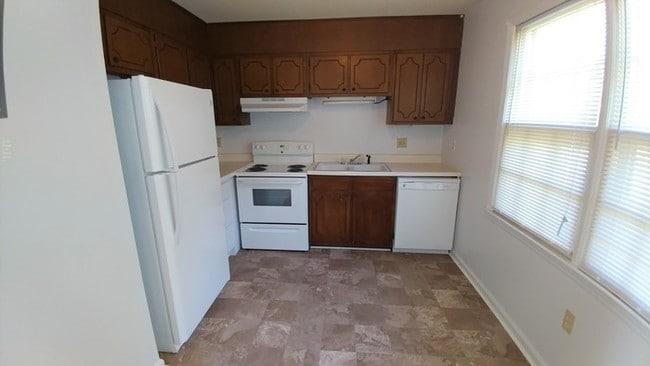 Building Photo - 2345 Statesville Blvd