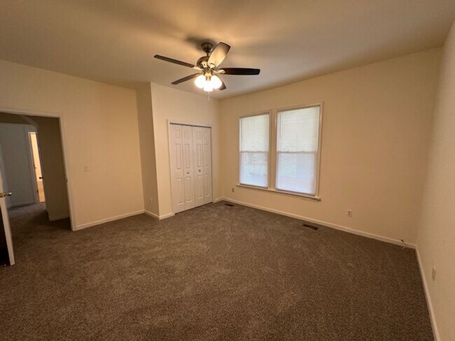Building Photo - Beautiful Apartment with a large yard