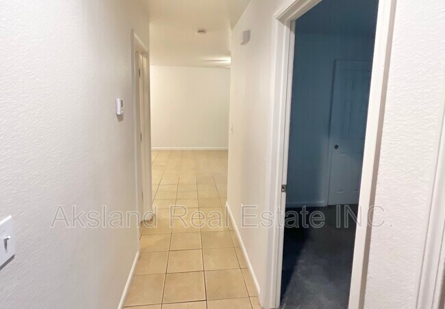 Building Photo - 445 Pearl Pl