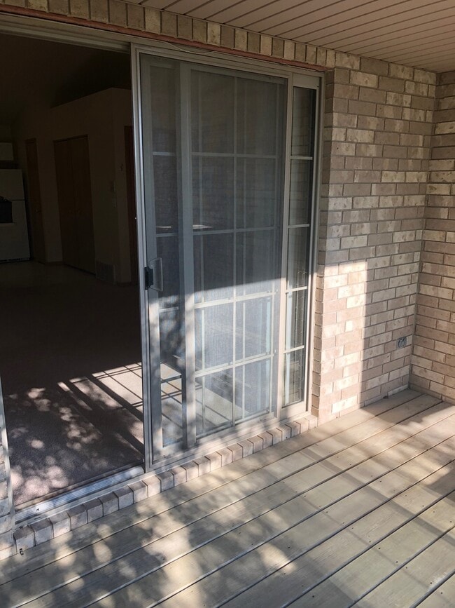 Building Photo - Nice 2br Condo in Coralville close to shop...