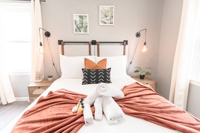 Building Photo - [STR] Fairgrounds Flat Located across Fairgrounds - Fully Furnished 2-Bedroom Home Near Downtown ...