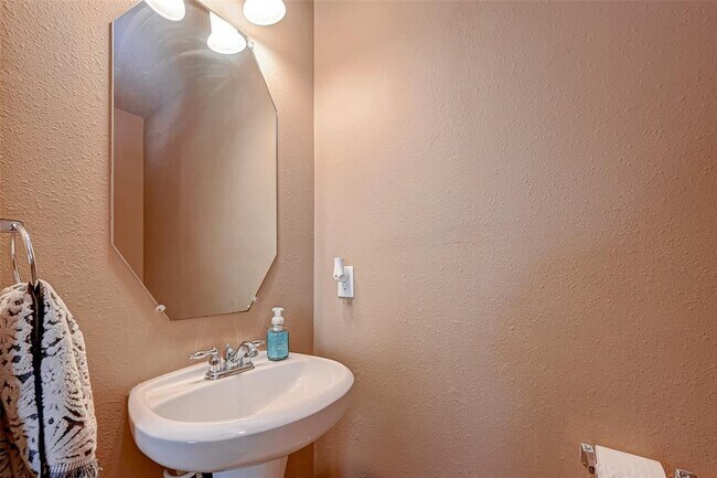 Building Photo - 10826 Aly Trace Ct