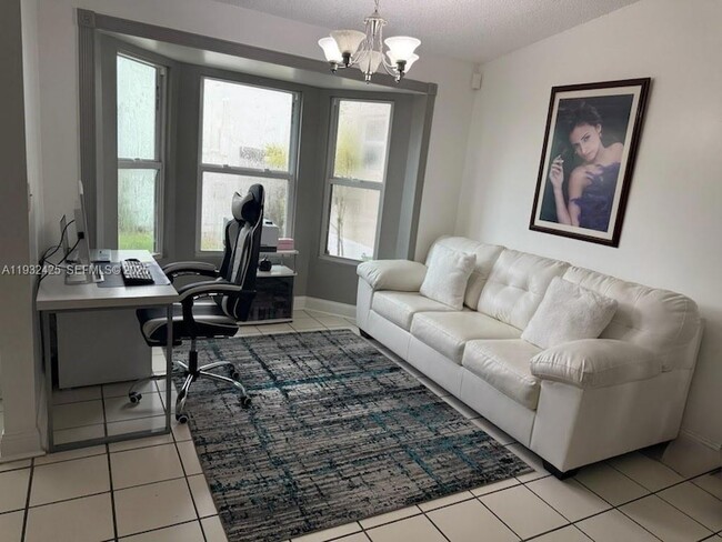 Building Photo - 9829 SW 221st St Rd