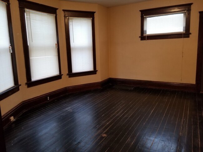 Building Photo - 235 W Columbia St