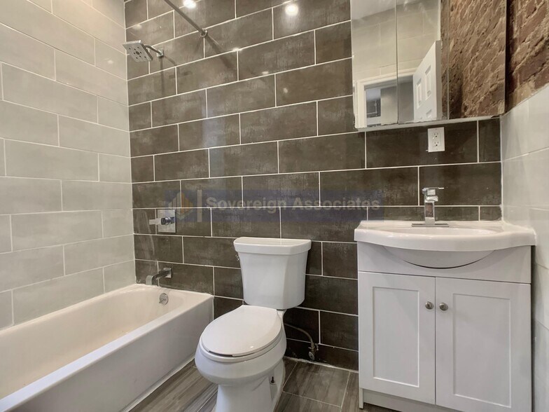 Building Photo - 541 W 156th St
