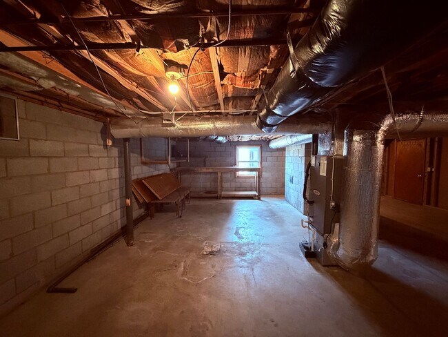 Building Photo - Charming Country Home with Spacious Yard & Mountain Views – Singers Glen, VA