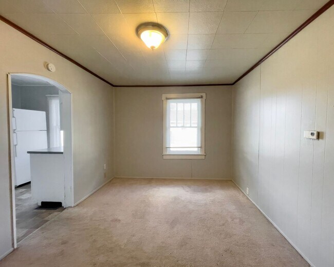 Building Photo - Washer and Dryer Hook Ups