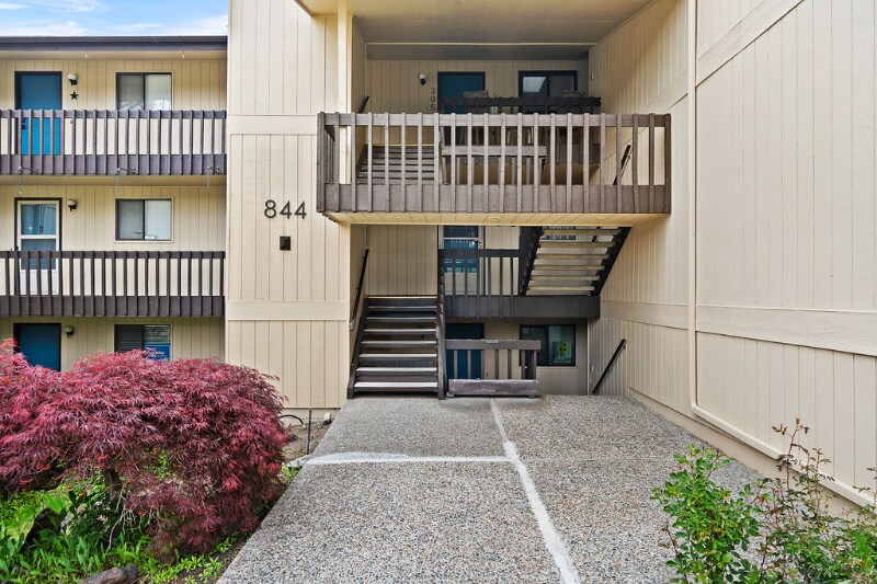 Building Photo - 844 W Cliff Dr