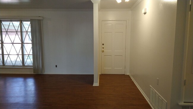 Building Photo - 7342 Shady Hollow Ln