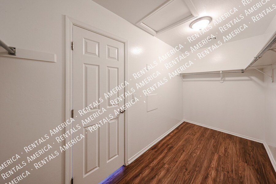 Building Photo - 3005 W Ferruccio Pl