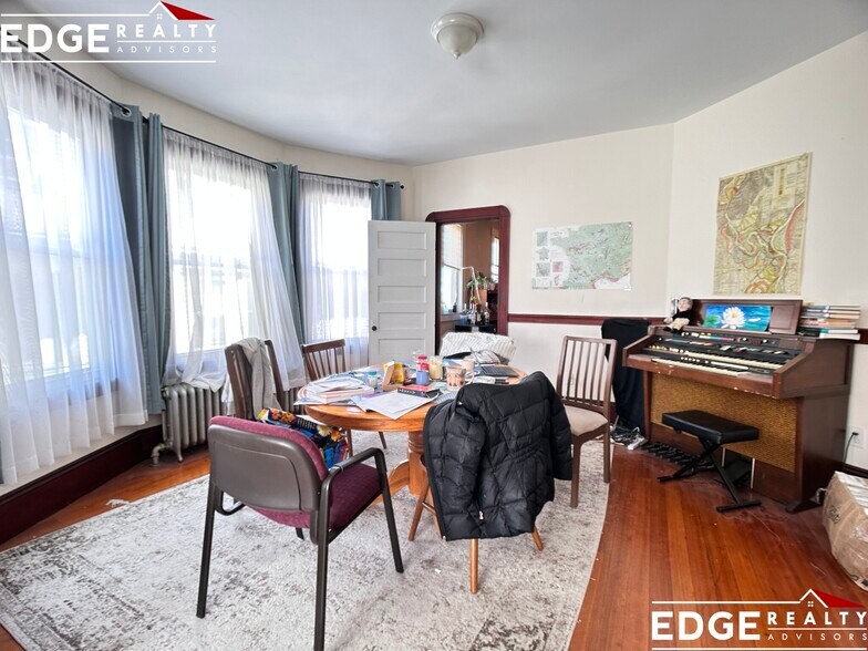 Building Photo - 64 Mapleton St