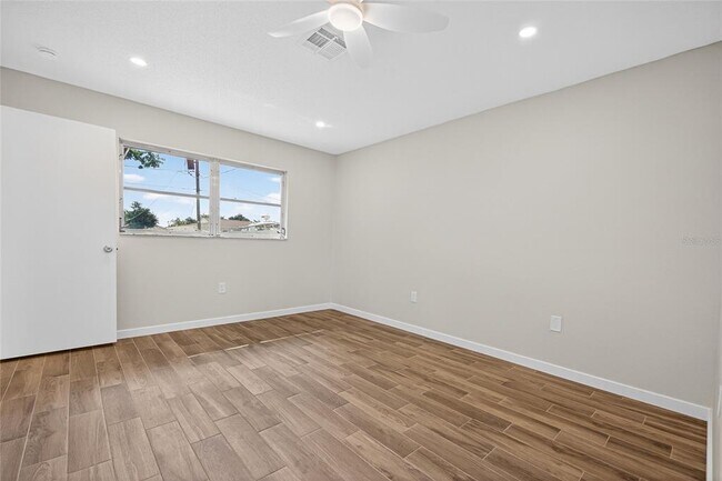Building Photo - 430 Sunnyside Dr
