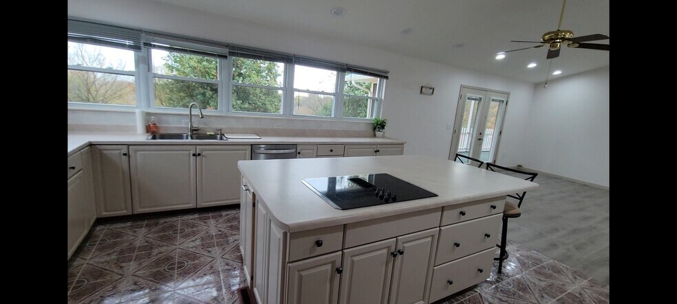 Kitchen - 1835 River Rd