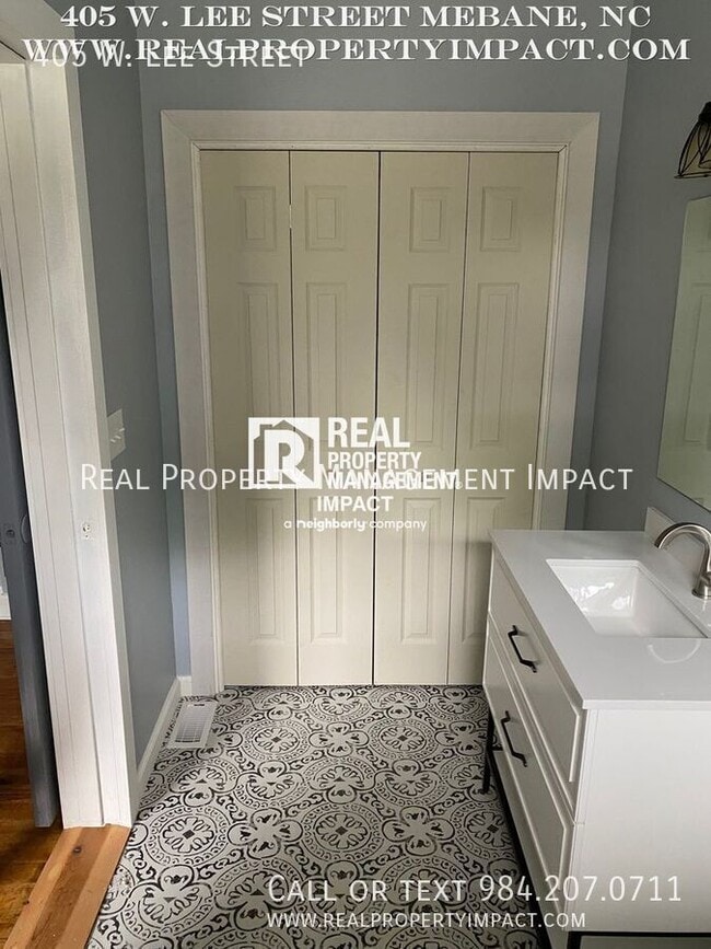 Building Photo - 405 W Lee St