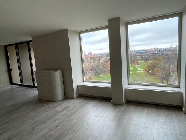 Building Photo - 1 Gold St