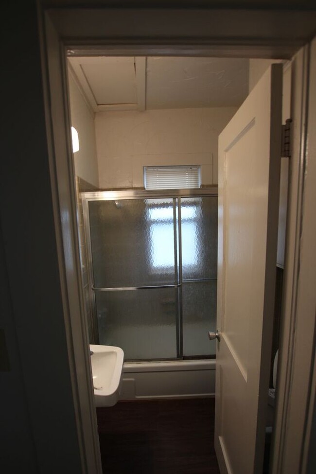 Building Photo - Schedule A Tour Today! 1 Bedroom 1 Bath Ap...