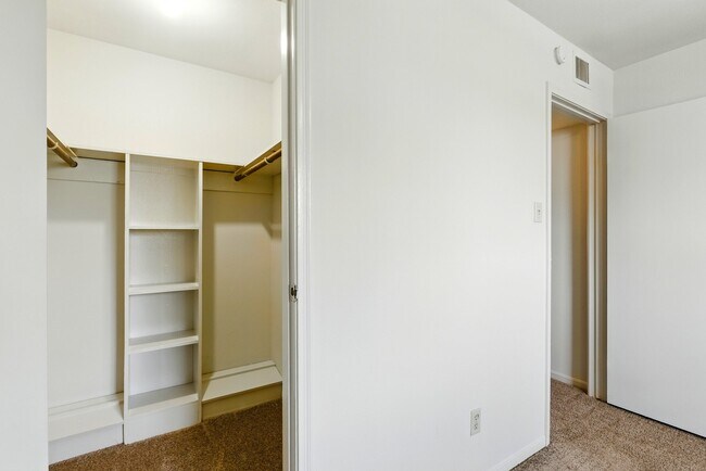 Building Photo - 9641 Hollock St