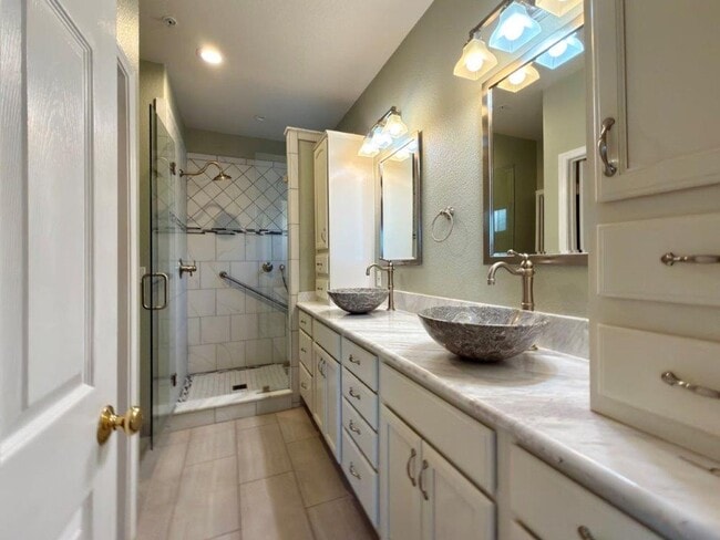 Building Photo - Coveted Napa Yacht Club 3 Bedrooms, 2 1/2 Bathrooms, w/ 1st Level Primary Bedroom/Bath